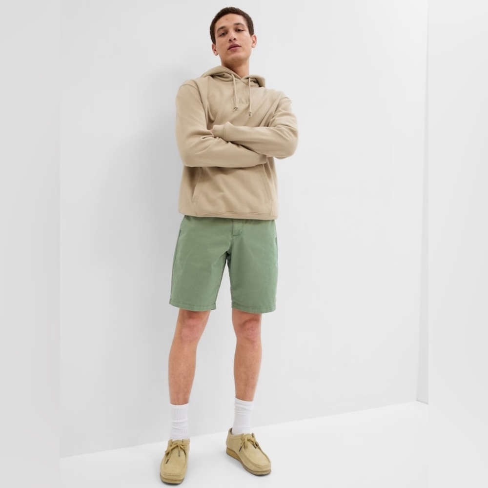 Gap men’s 10 inch short, size 34, nwt